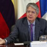 Fundación - Renuncia el ministro de Defensa de Ecuador