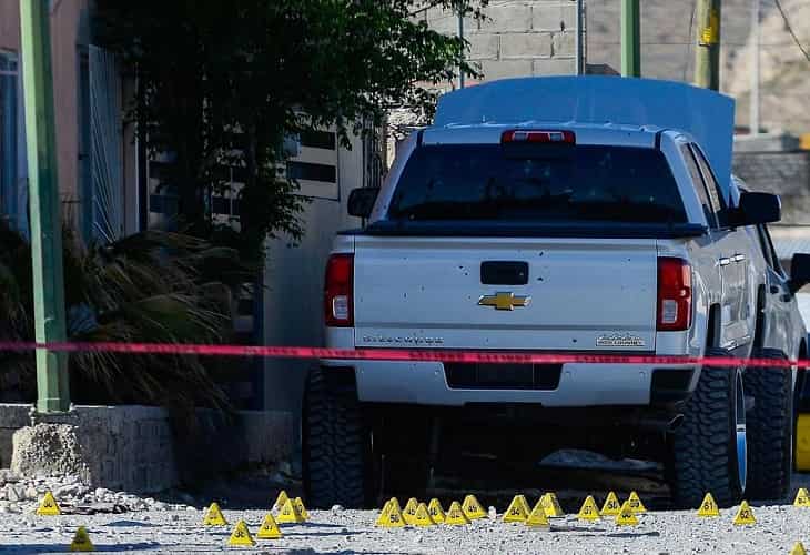 Sicarios asesinan a tiros a un policía y su esposa en el norte de México