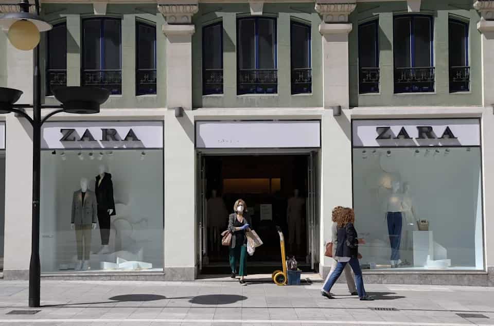Sin tiendas, pero con influencers, así amenaza la china Shein a Zara o H&M