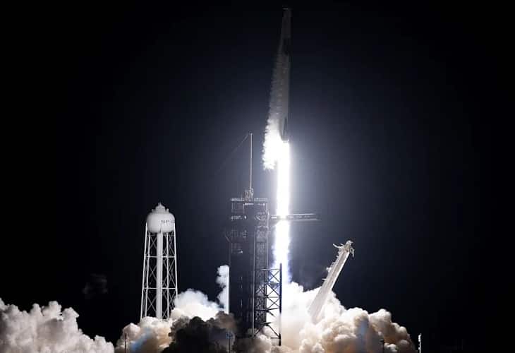 SpaceX vuelve a actuar como un taxi y envía al espacio 40 pequeños satélites