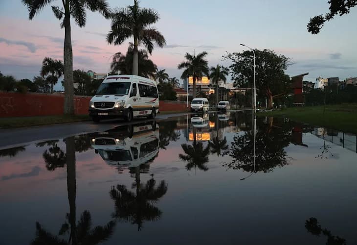 Sudáfrica despliega 10.000 militares para ayudar en las zonas de inundaciones