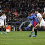 Una genialidad de Pedri pone al Barça segundo
