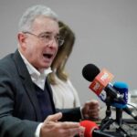Una jueza colombiana pone a Uribe más cerca de un juicio al rechazar su preclusión