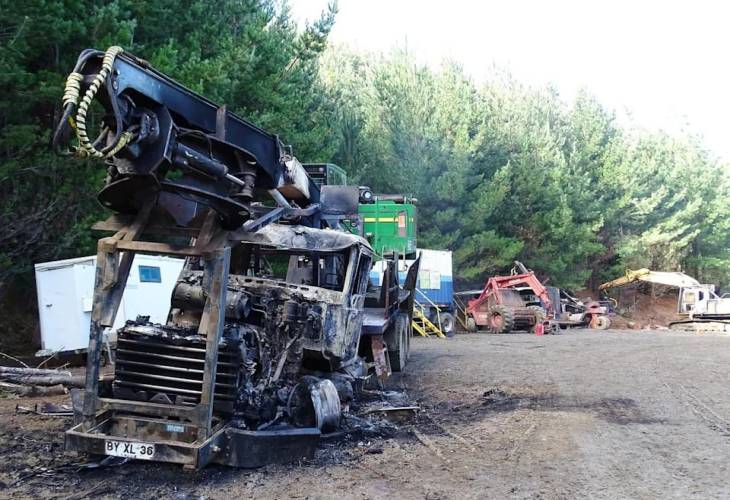 Una veintena de vehículos quemados en nuevo ataque en el sur de Chile