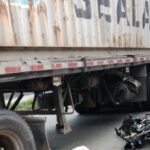 Muere motociclista en accidente con tractomula, en la autopista Sur