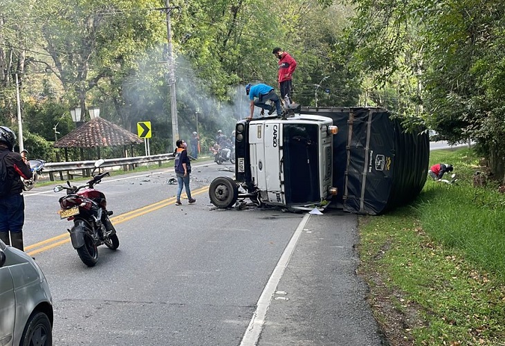 Aparatoso accidente múltiple se presentó en el sector Fizebad, en el Oriente