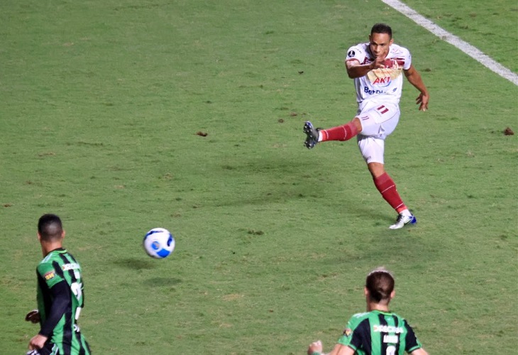 Anderson Plata anota el gol más tardío de un visitante en Brasil, por Libertadores