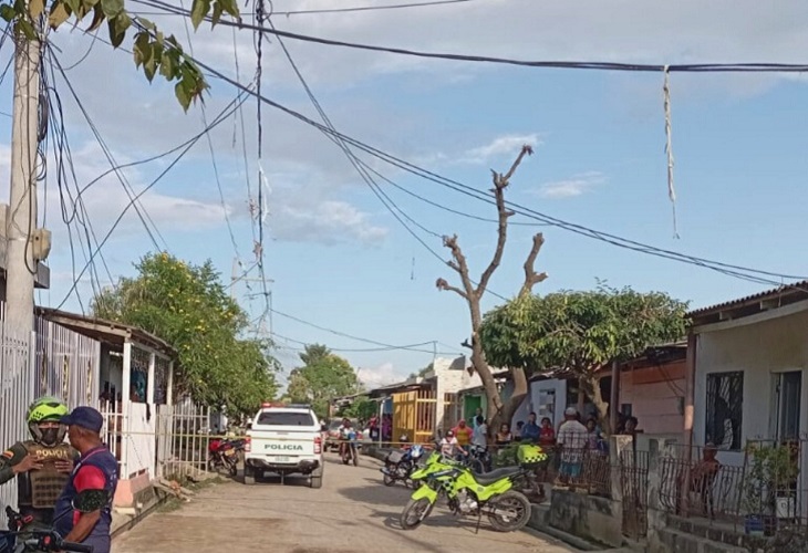 Asesinan a hombre que estaba sentado en un corredor, en el barrio Cantaclaro