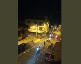 En gresca con la policía terminó una fiesta masiva en Barbosa, Antioquia