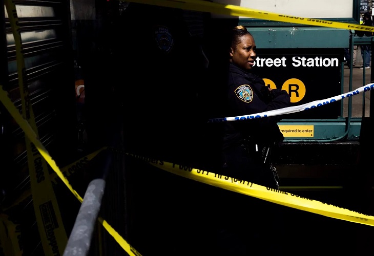 Conductor del tren de Nueva York encuentra dos cadáveres en la vía