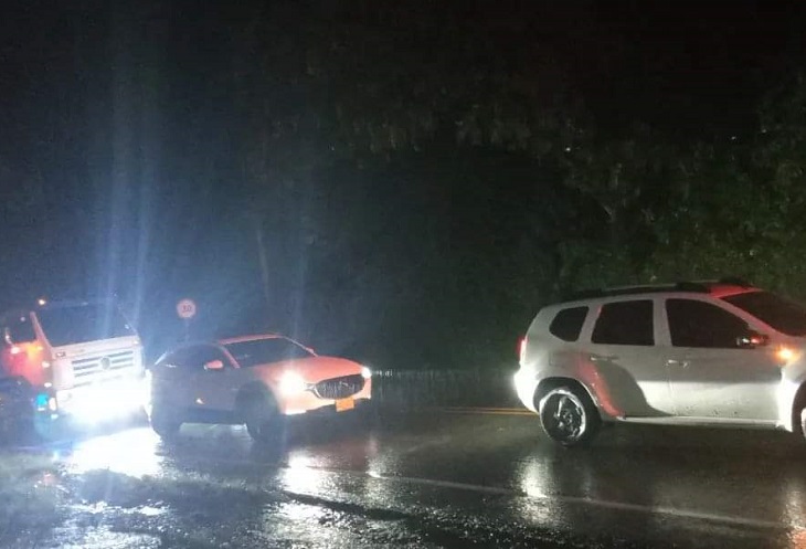 Cerrada la vía Santa Bárbara-La Pintada tras derrumbe que taponó carretera
