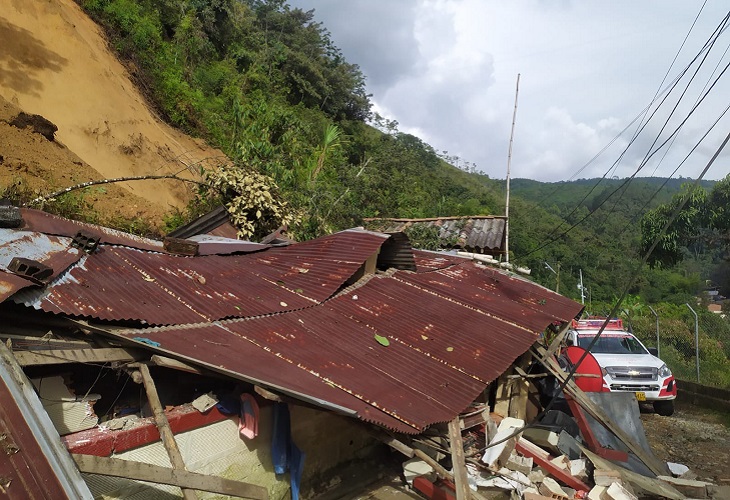 Alud entierra varias casas con personas adentro, en la vereda Salinas de Caldas