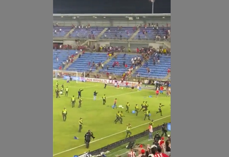 Pelea entre hinchas de Unión y Junior hizo parar el clásico en Santa Marta