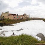 La contaminación que crece como espuma en las calles de Mosquera, Colombia