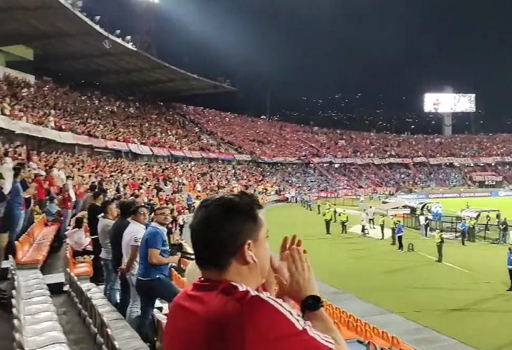 Emotivo homenaje a Freddy Rincón durante partido de Sudamericana en Atanasio Girardot