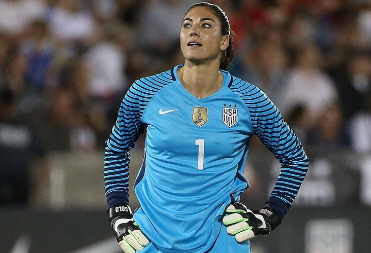 Hope Solo, la exportera de EEUU, encontrada desmayada en un auto con sus hijos