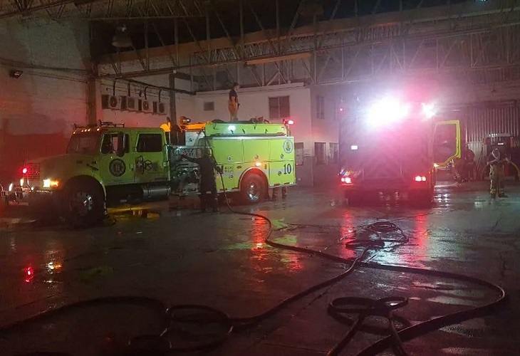 Bomberos de Medellín controlaron incendio en un parqueadero de Guayabal