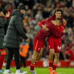 Liverpool golea al Manchester United y es líder momentáneo de la Premier