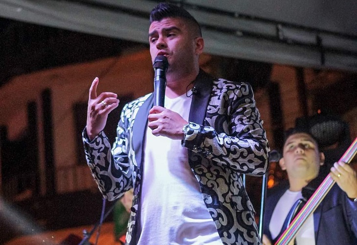 En Bello le robaron un carro y una moto al cantante Mauricio Ceballos