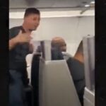 Mike Tyson le pega a un pasajero de avión por 'fastidiarlo'