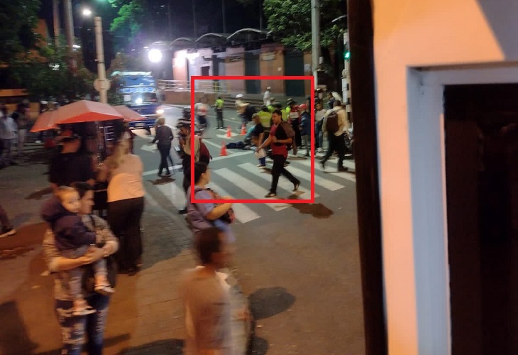 Transeúntes sorprendidos por toparse con cadáver en plena calle de Prado Centro