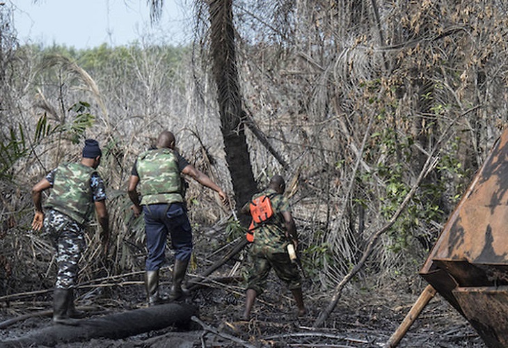 Mueren 80 personas en explosión de refinería de petróleo ilegal, en Nigeria