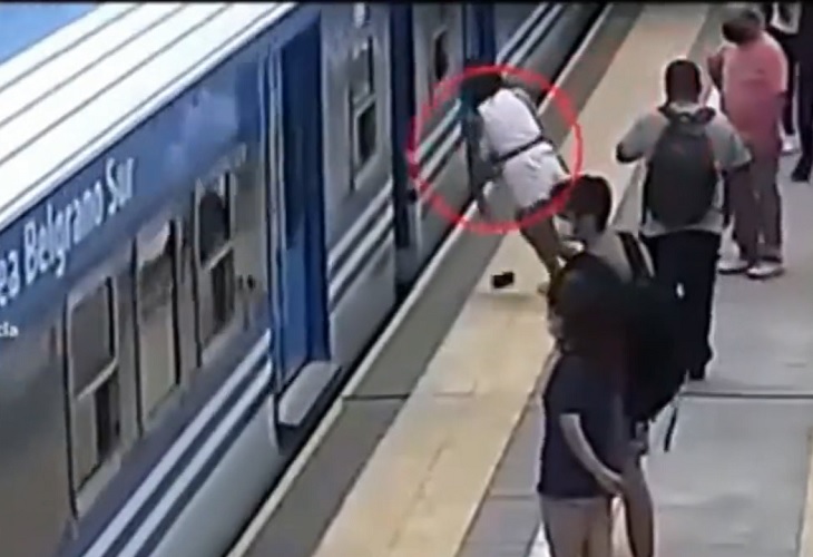 Así cayó una joven mujer a la vía del tren en Línea Belgrano Sur, en La Matanza