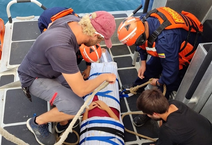 Turista suiza fue atendida en Santa Marta tras caer de velero y sufrir fractura