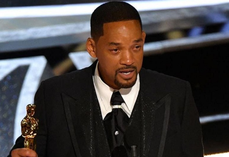 Tras cachetada a Chris Rock, Will Smith renuncia a la Academia