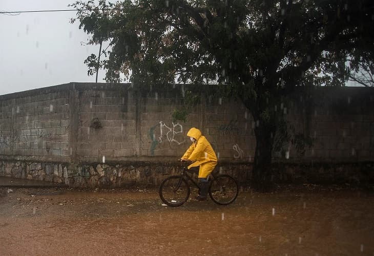 Ágatha se degrada a depresión tropical y mantendrá lluvias en sur de México