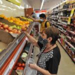 Analistas en Argentina suben la expectativa de la inflación al 65,1 % en 2022