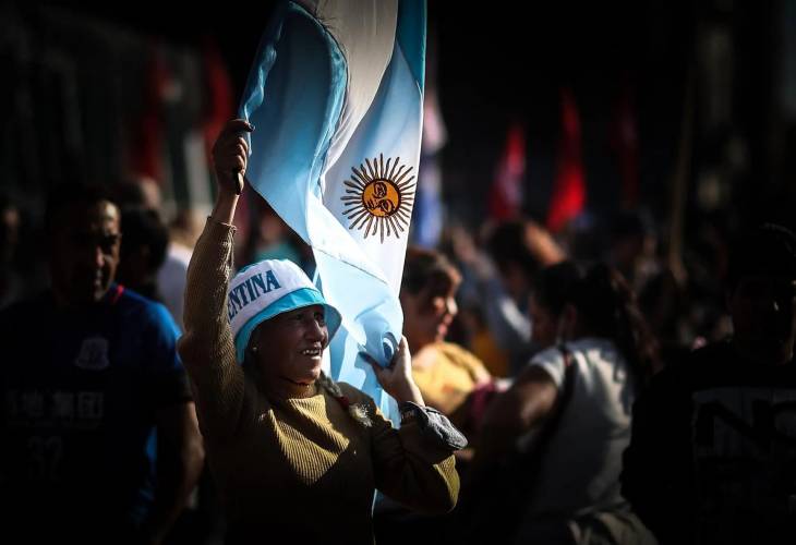 Argentina celebra el 1 de mayo dividida ante la crisis económica del país