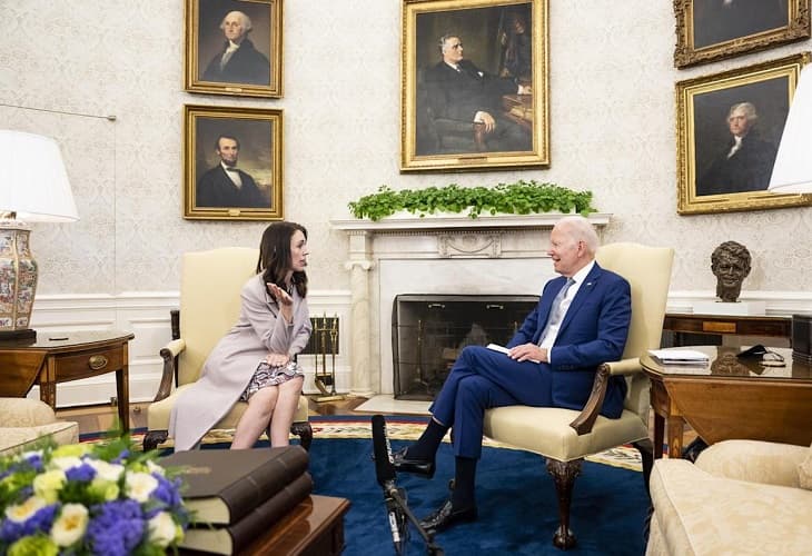 Biden pide consejo a Nueva Zelanda sobre la violencia y el extremismos