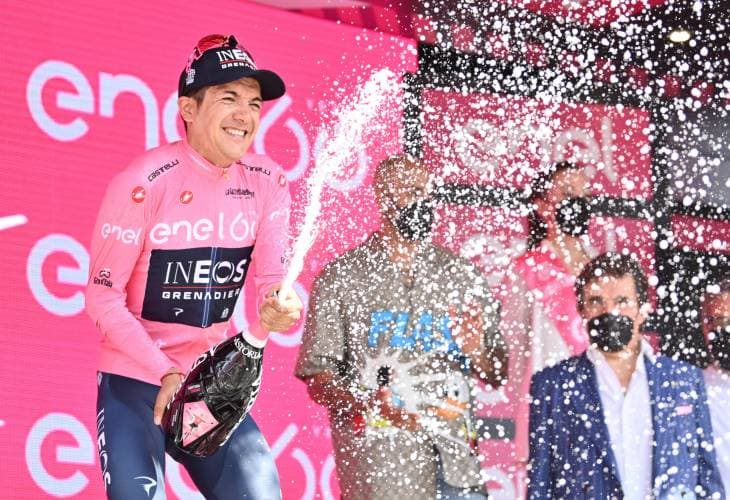 Carapaz arrebata la maglia rosa a Juanpe López y Yates triunfa en la etapa