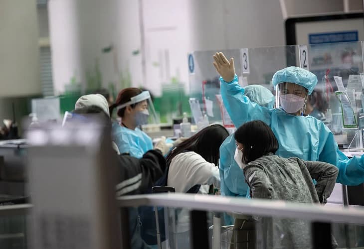 China notifica 34 nuevos contagios de covid-19, 20 de ellos locales