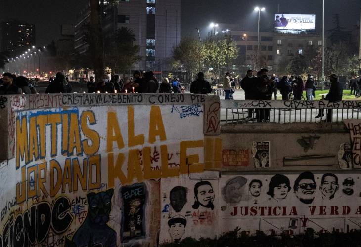 Francisca Sandoval - Cientos de chilenos protestan por la muerte de una periodista durante una marcha