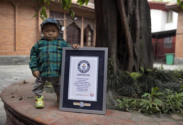El Guinness certifica a un nepalí como el adolescente más bajo del mundo