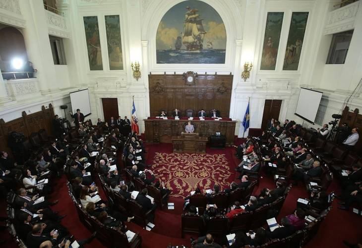 El Parlamento de Chile aprueba una histórica subida del 14,3 % en el salario mínimo