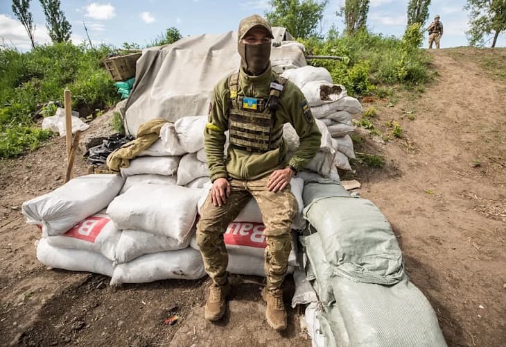 El fin de la guerra se ve lejano en el frente de combate cerca de Járkov