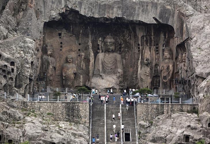 Encuentran restos de oro y plata en las célebres grutas chinas de Longmen