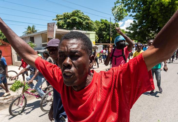 Haitianos se manifiestan contra la violencia de las bandas en Puerto Príncipe