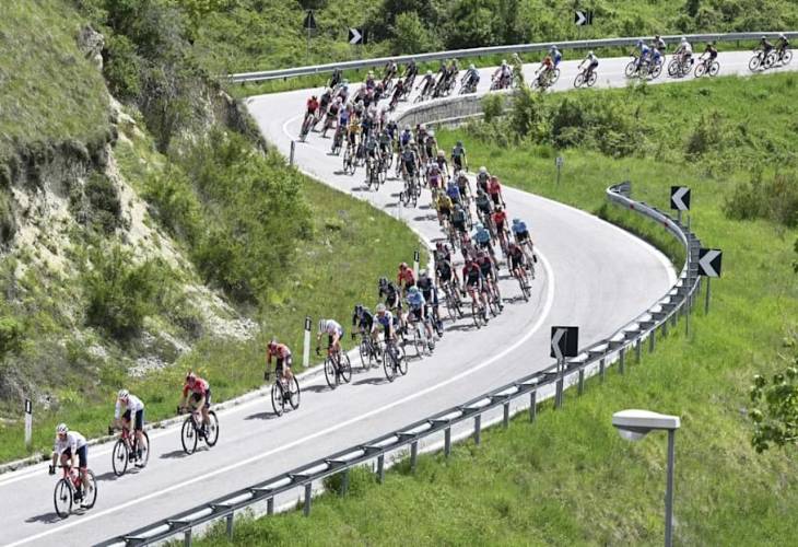 Hindley hace cumbre en el Blockhaus, Juanpe López salva la maglia rosa