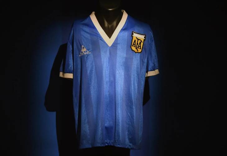 La camiseta de la “Mano de Dios” se subasta por 8,4 millones de euros