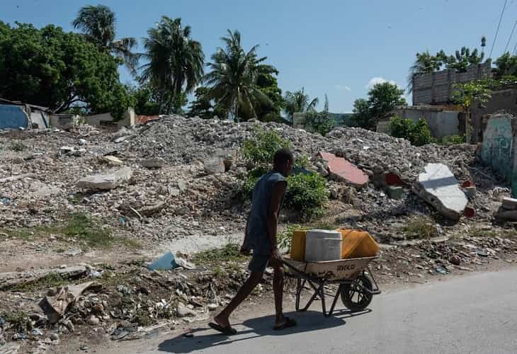 Los haitianos vuelven a sus casas en ruinas tras la guerra entre bandas