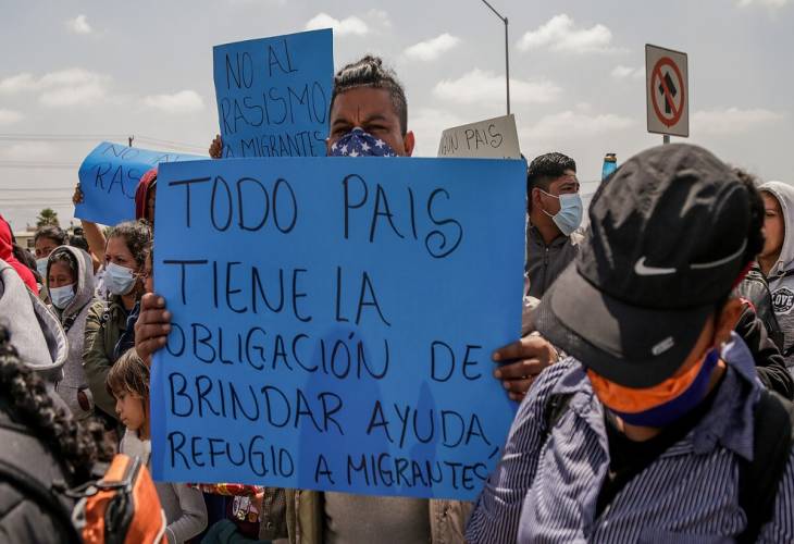 Mexicanos desplazados por violencia llegan a frontera con EEUU a pedir asilo
