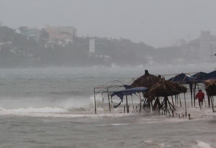 México prevé que Ágatha impacte en tierra como un potente huracán