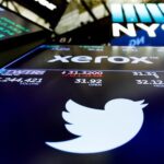 Musk dice disponer de más fondos propios para Twitter y negocia con el fundador