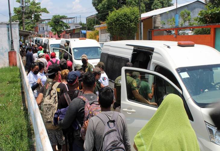 Nueva caravana migrante se entrega a autoridades mexicanas tras 40 kilómetros