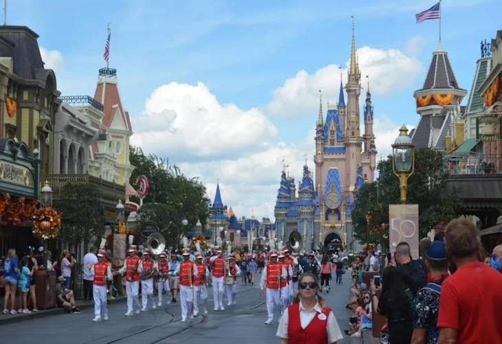 Residentes demandan a Florida por eliminar el autogobierno de Walt Disney World (1)