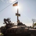 Rusia envía nueva artillería a su frontera y continua los ataques en el este